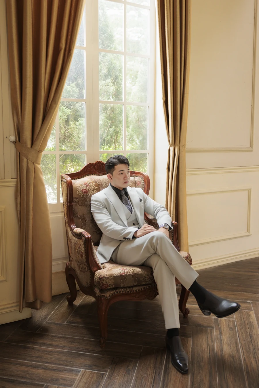 Chú rể Nguyễn Huy Hoàng