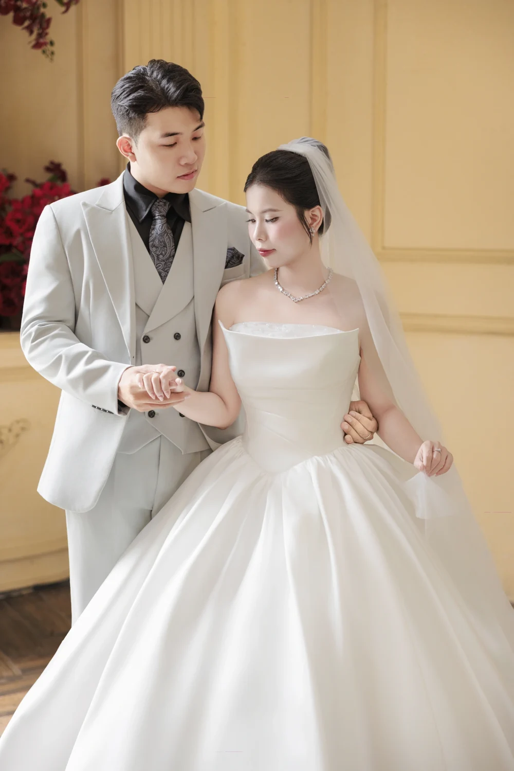 Hoàng và Thảo trong trang phục cưới